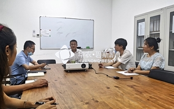 华农公司董事长张跃峰与第二季度新员工座谈